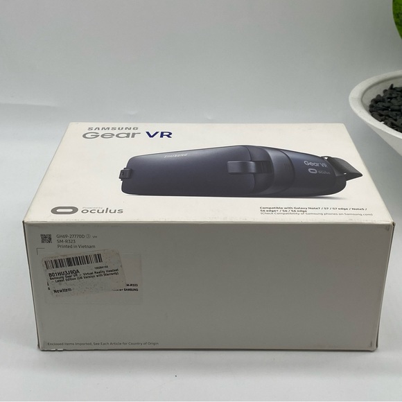 Samsung Gear VR (2016) oculus compatible with- GS7s, Note 5, GS6s discontinued - Picture 3 of 10